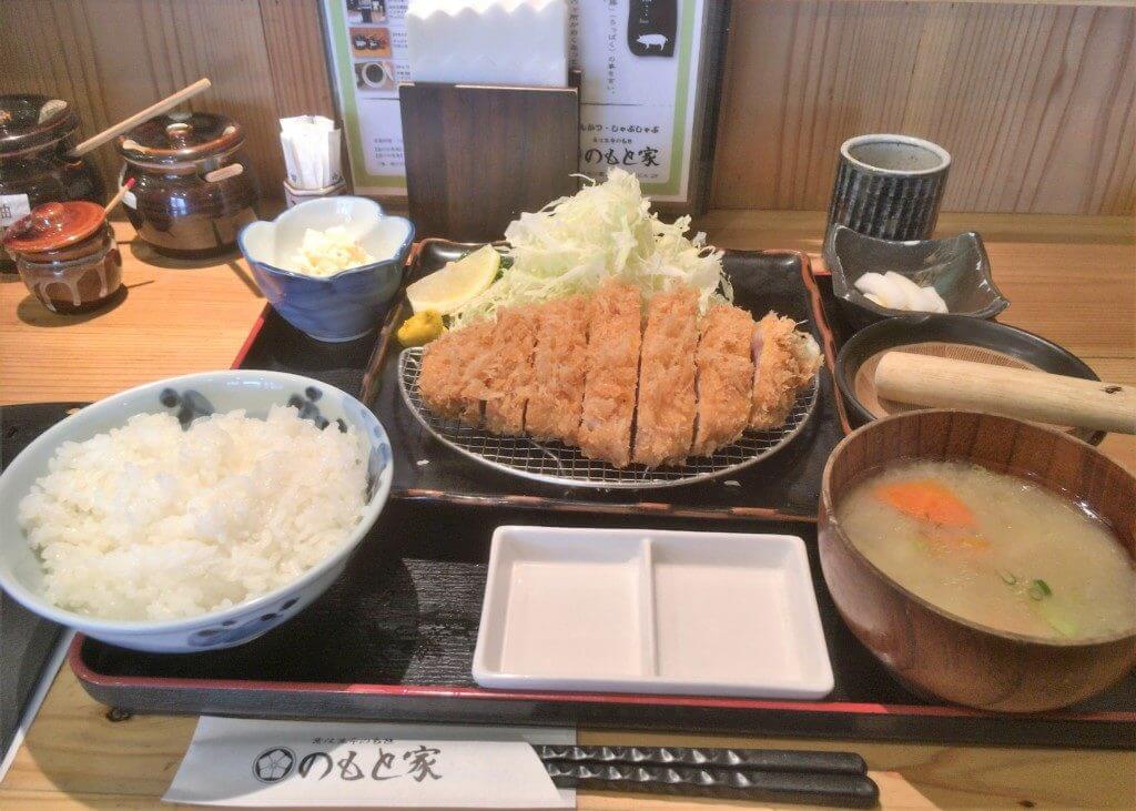 【特選】ロースかつ定食（160g）